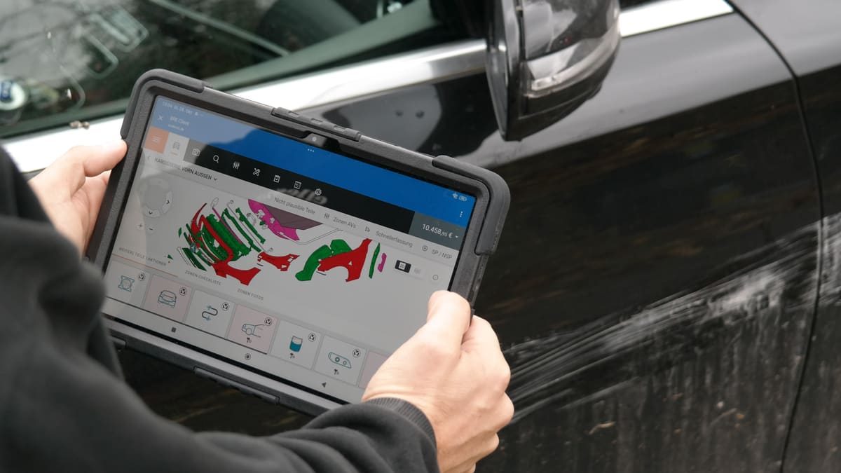 Kfz Gutachter Kempen: Schadenaufnahme mit dem Tablet